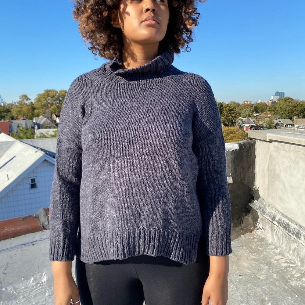 ✨Eileen Fisher off black/grey turtleneck sweater